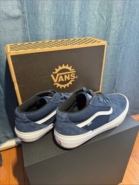 New Vans Navy Suede Low-Top Sneakers with White Side Stripe size 12 M